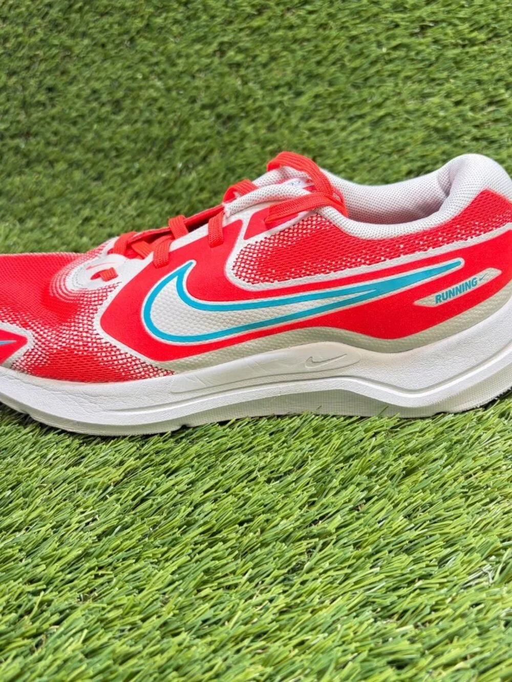 Nike Cosmic Runner Boys Size 7Y Crimson White Athletic Running Shoes Sneakers‎